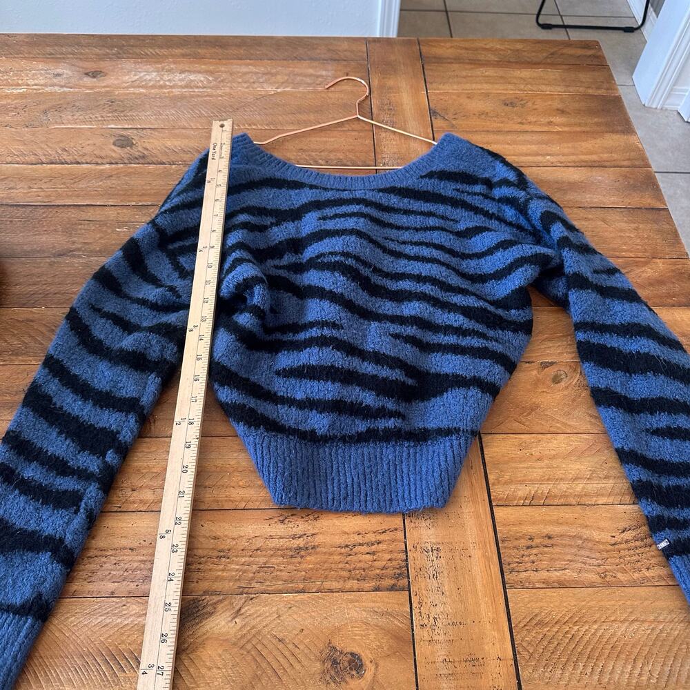 Pink Victoria secret tiger stripe sweater v neck - Picture 4 of 5